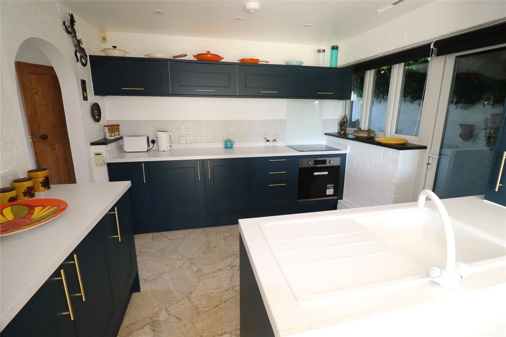 Property photo 2 of 19 Re-Fitted Kitchen