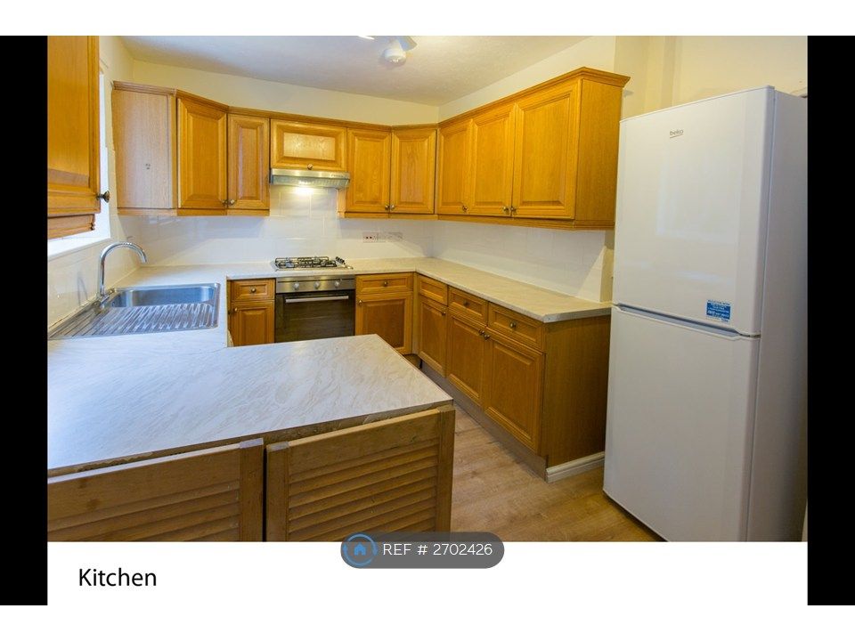 Property photo 3 of 6 Kitchen