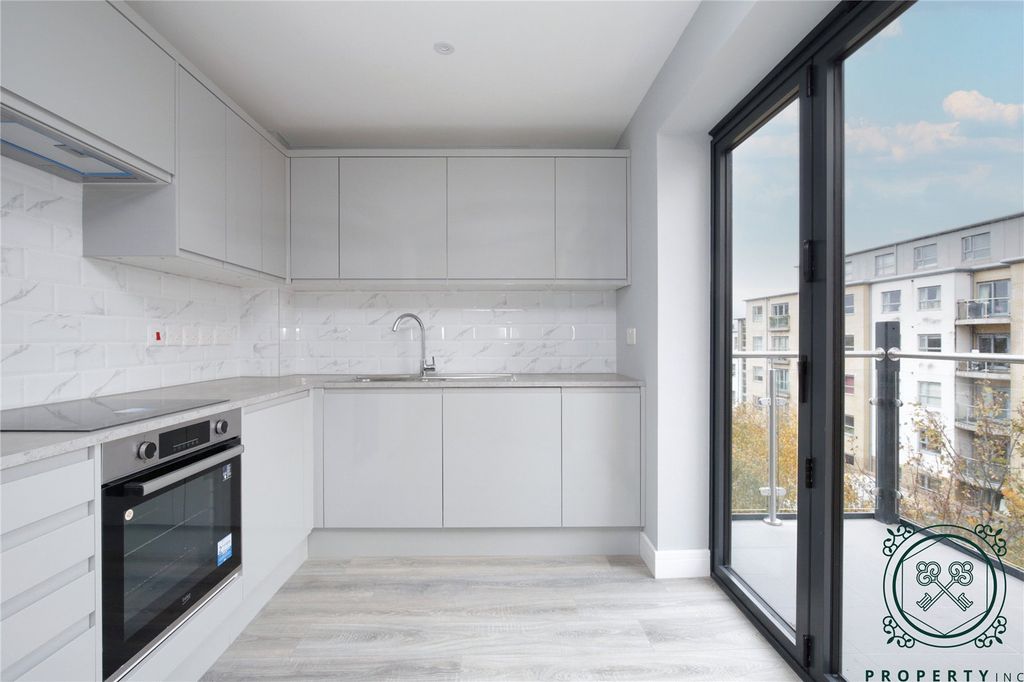 Property photo 3 of 9 Kitchen