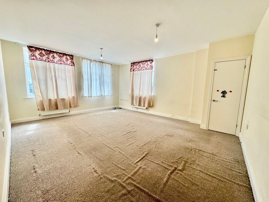 Property photo 2 of 5 Image