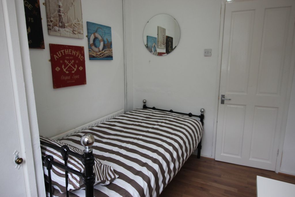 Property photo 3 of 7 Room