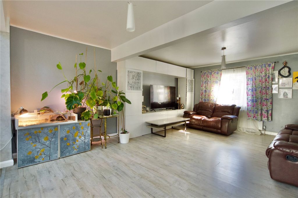 Property photo 2 of 24 Picture No. 27