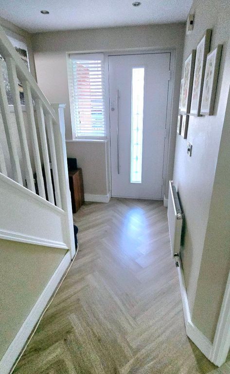 Property photo 3 of 20 Entrance Hall