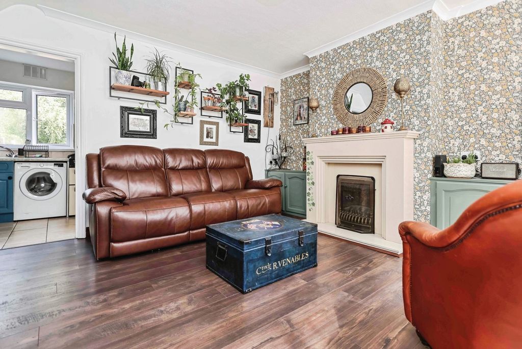 Property photo 2 of 17 Lounge