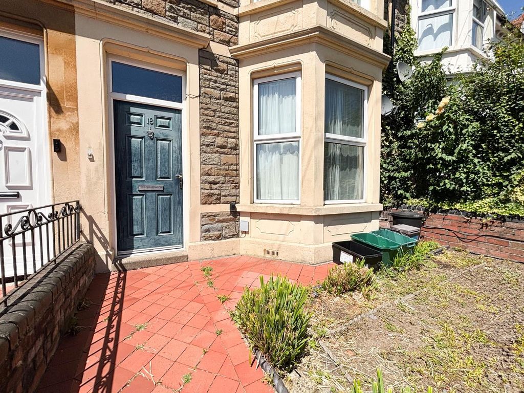 Property photo 1 of 16 Front Garden