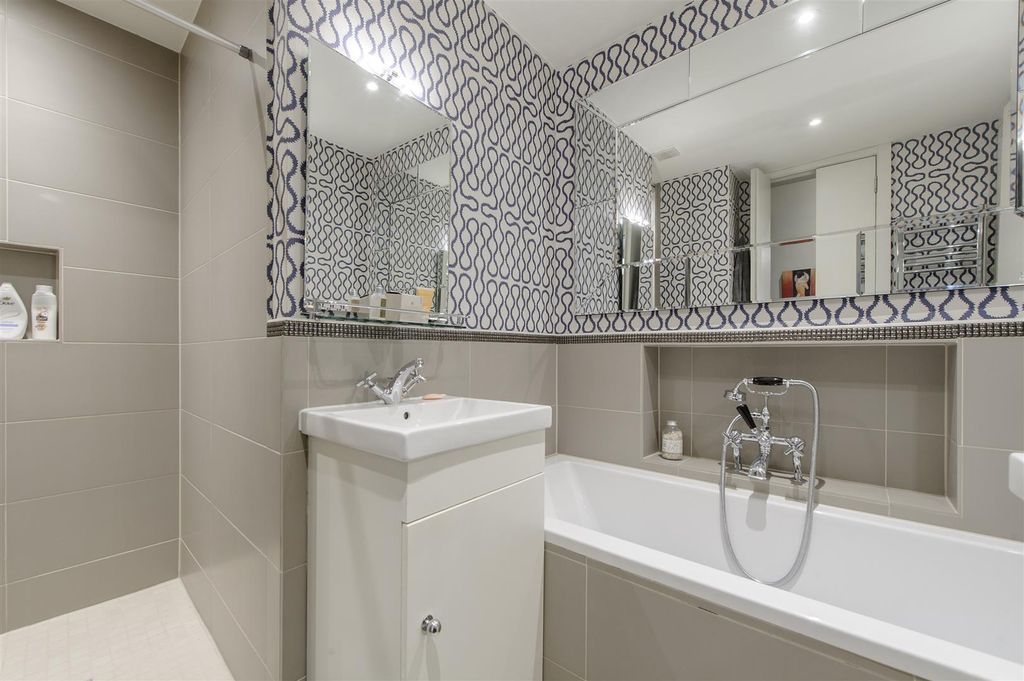 Property photo 1 of 10 Bathroom 1.Jpg