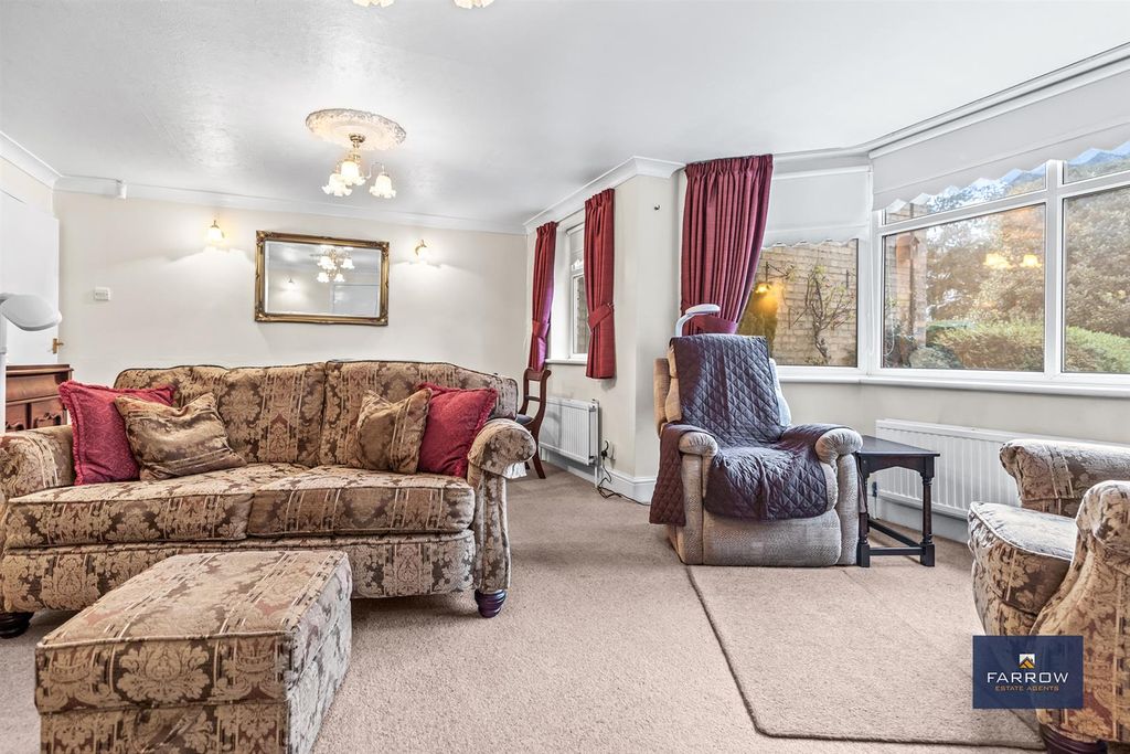 Property photo 3 of 27 Living Room