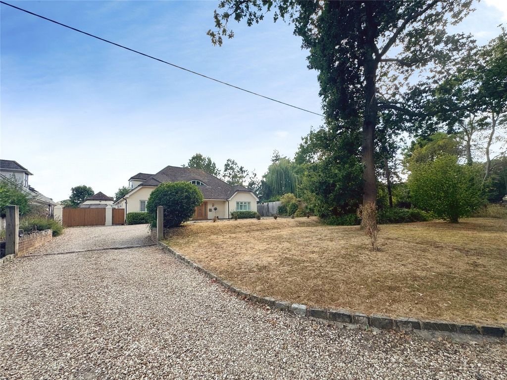 Property photo 2 of 27 Picture No. 11