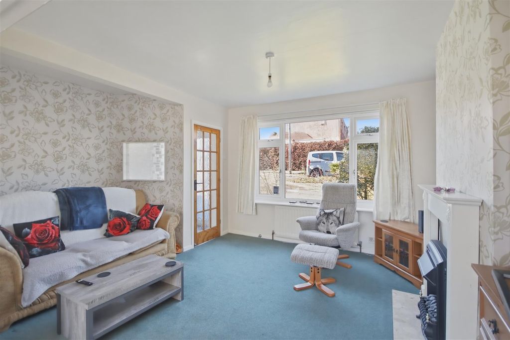 Property photo 3 of 13 Lounge/Diner