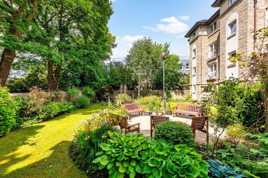 Property photo 1 of 18 Communal Garden