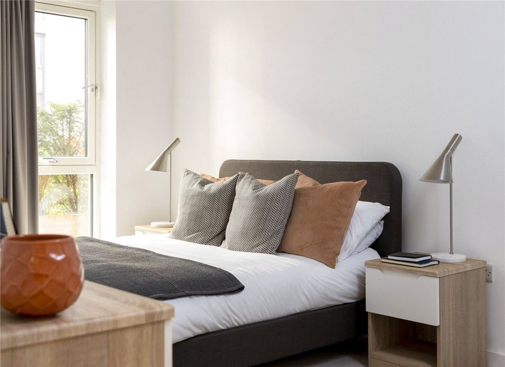 Property photo 1 of 9 Bedroom