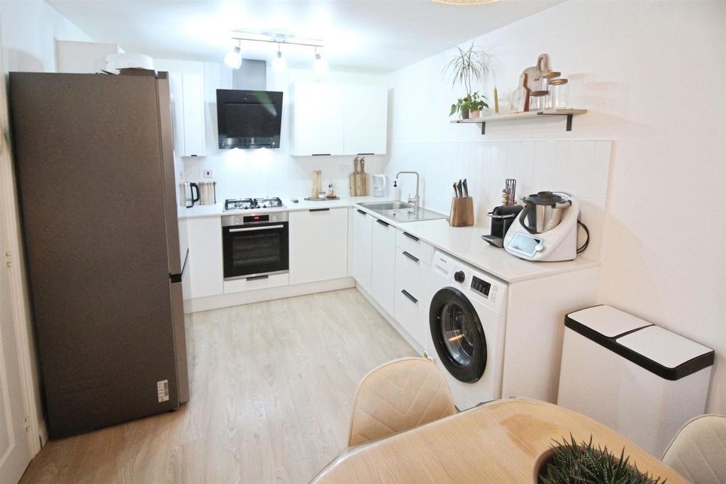 Property photo 3 of 21 Kitchen/Diner