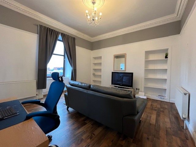 Property photo 3 of 5 Lounge