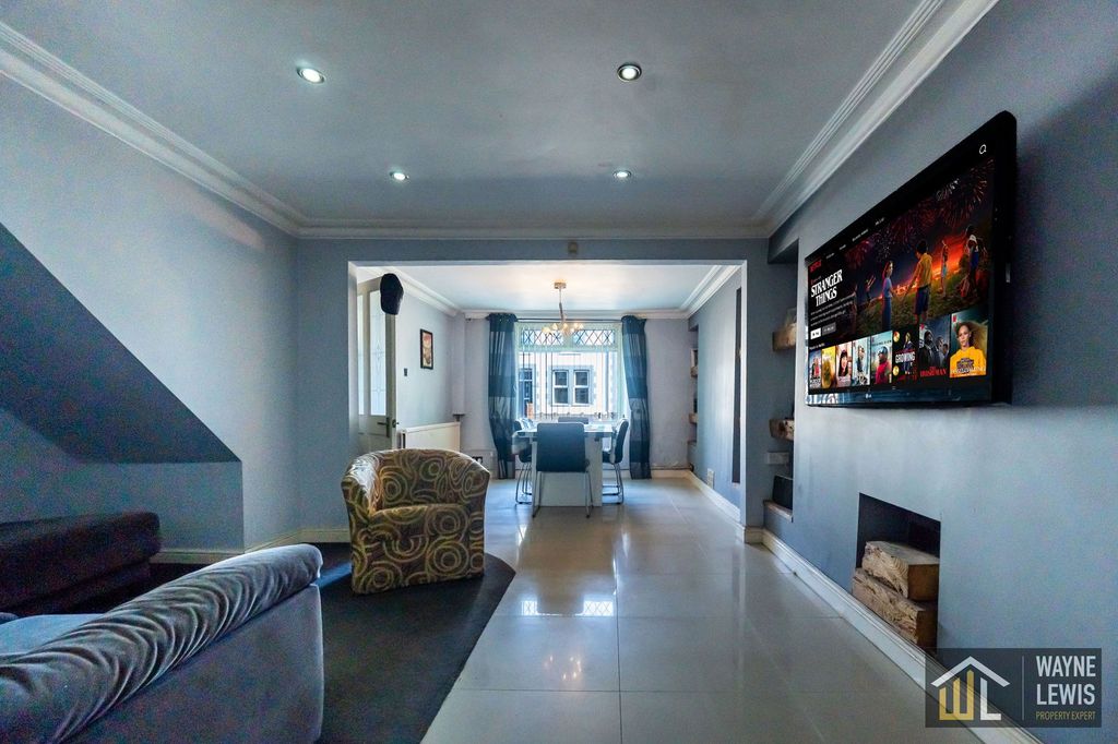 Property photo 2 of 39