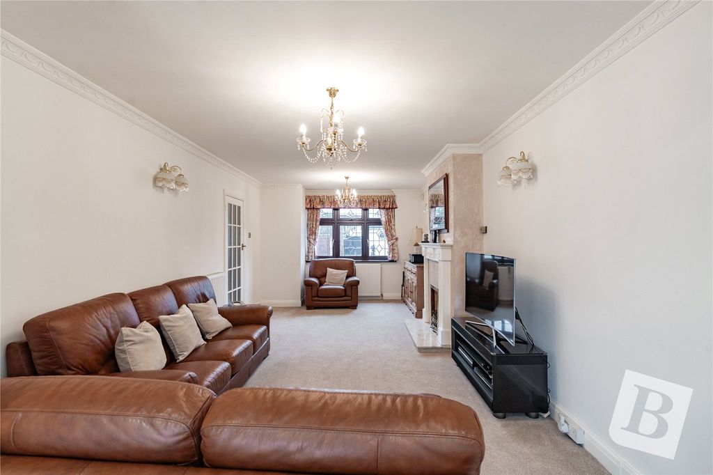 Property photo 3 of 20 Living Room