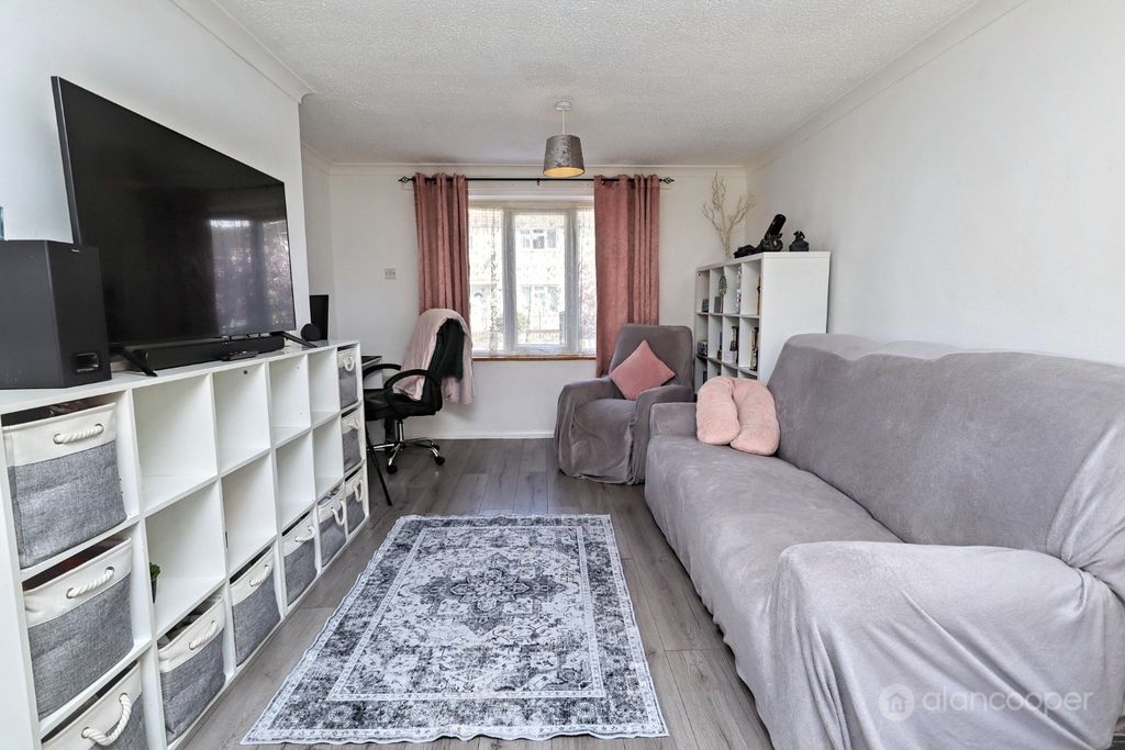 Property photo 3 of 24 4989624