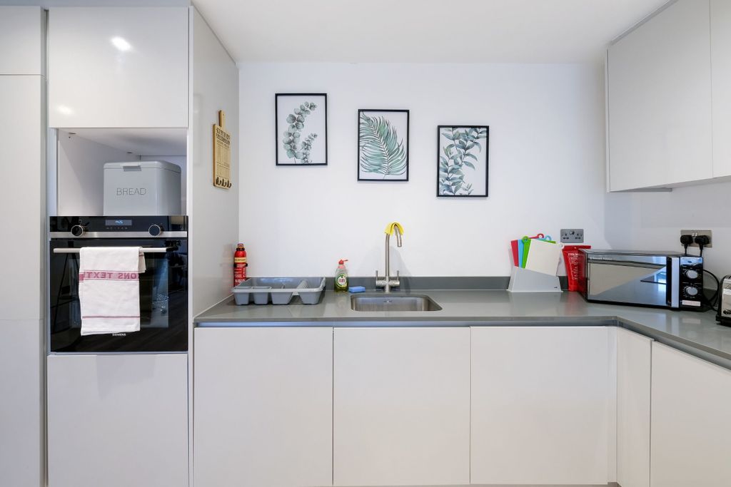 Property photo 3 of 31