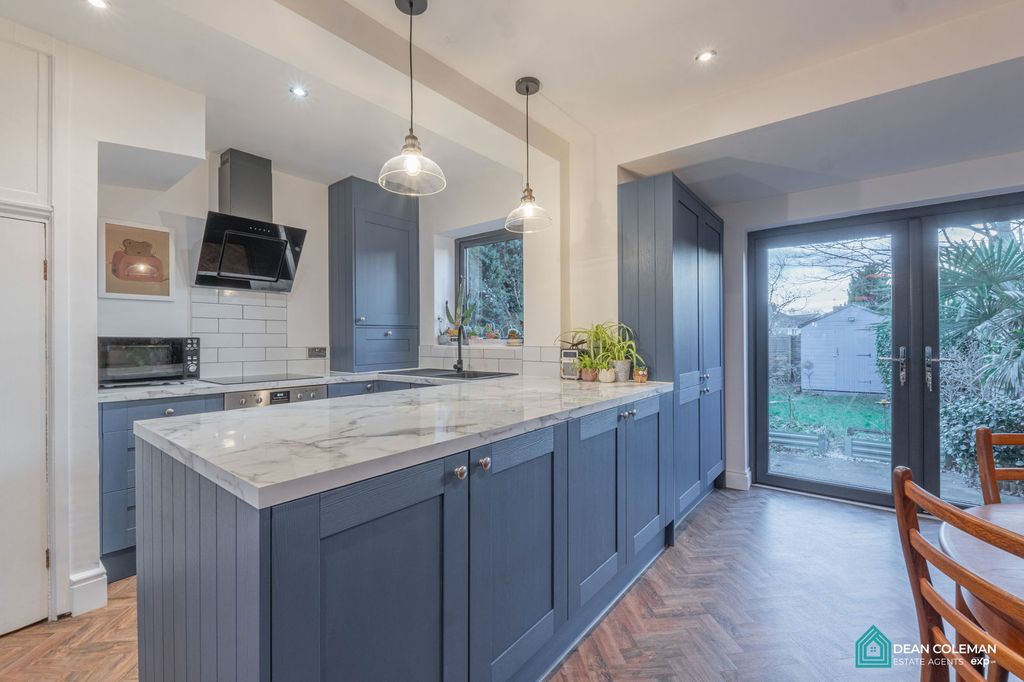 Property photo 2 of 21