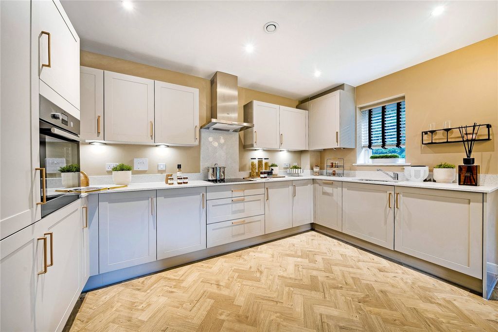 Property photo 3 of 28 Kitchen