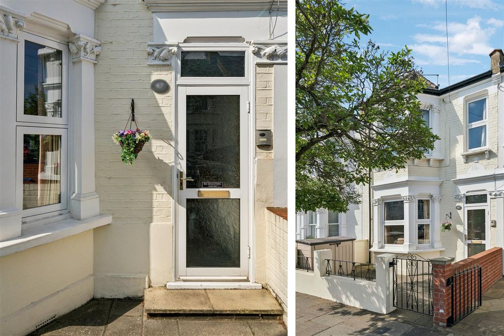 Property photo 1 of 14 For Sale - Eastbury Grove, W4