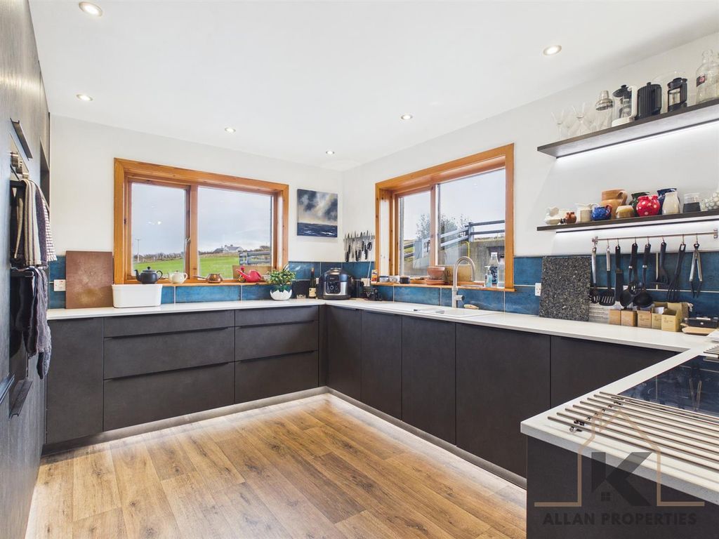 Property photo 3 of 27