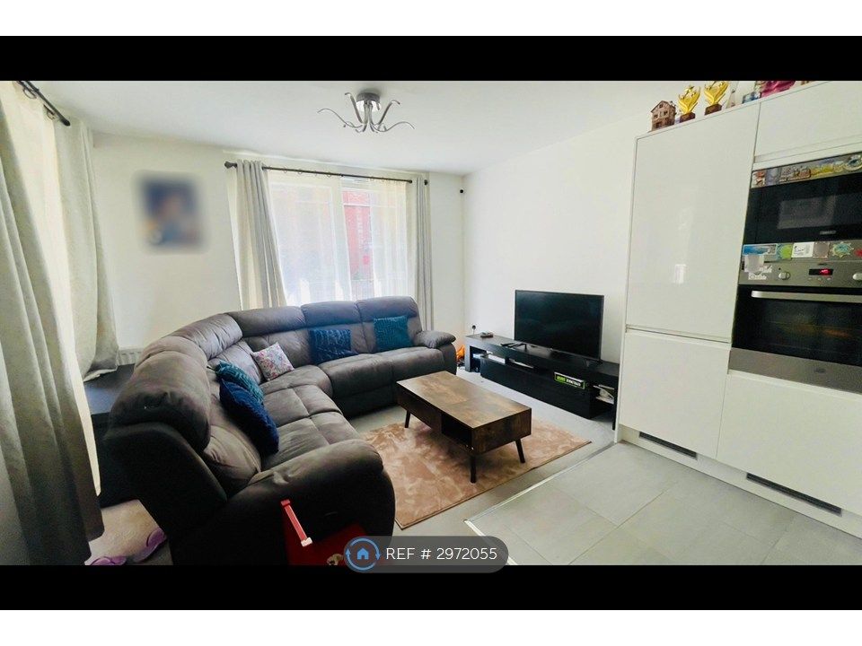 Property photo 1 of 12 Living Room