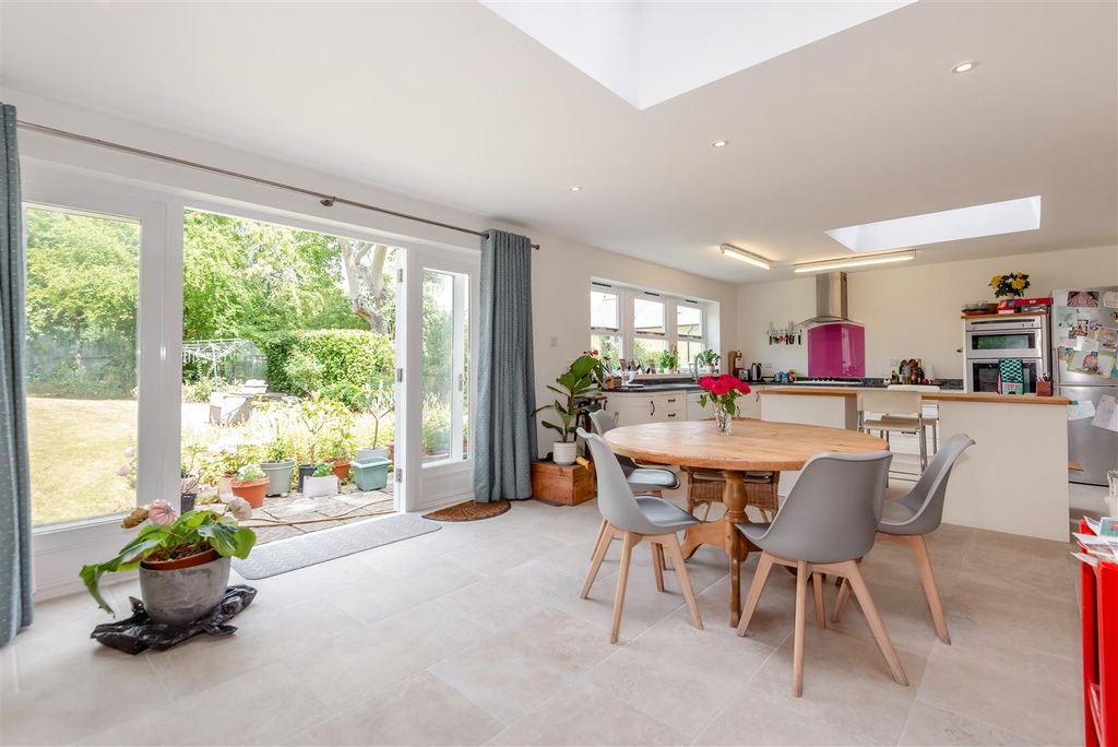 Property photo 3 of 13 8658288-Interior05.Jpg