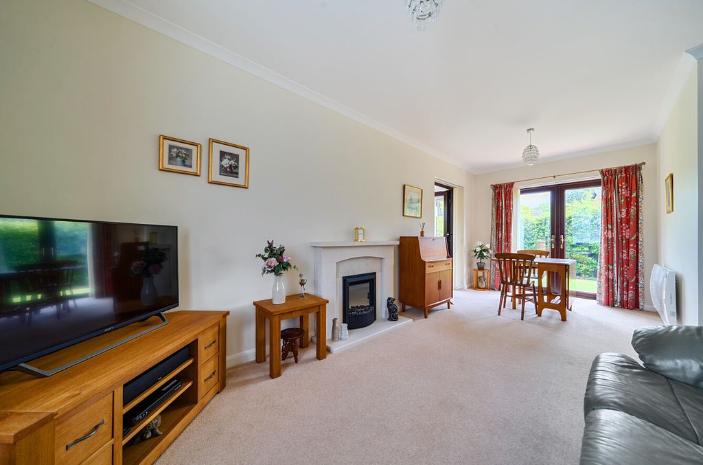 Property photo 3 of 10 146542576A0F40F0A7040