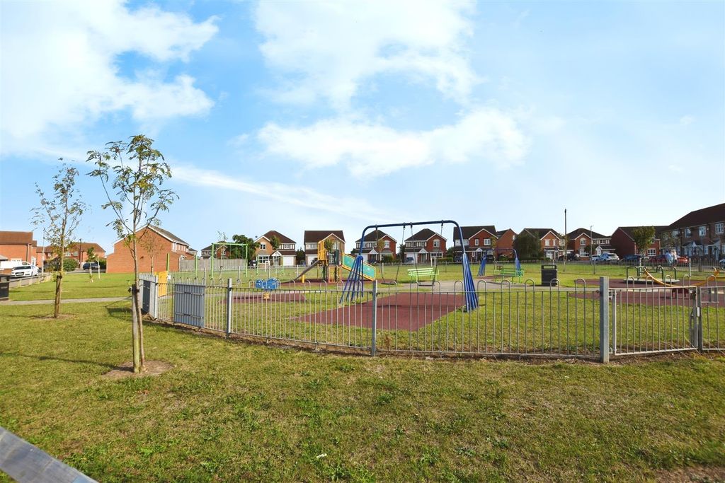 Property photo 3 of 26 1F1E4F4A-Park.Jpg