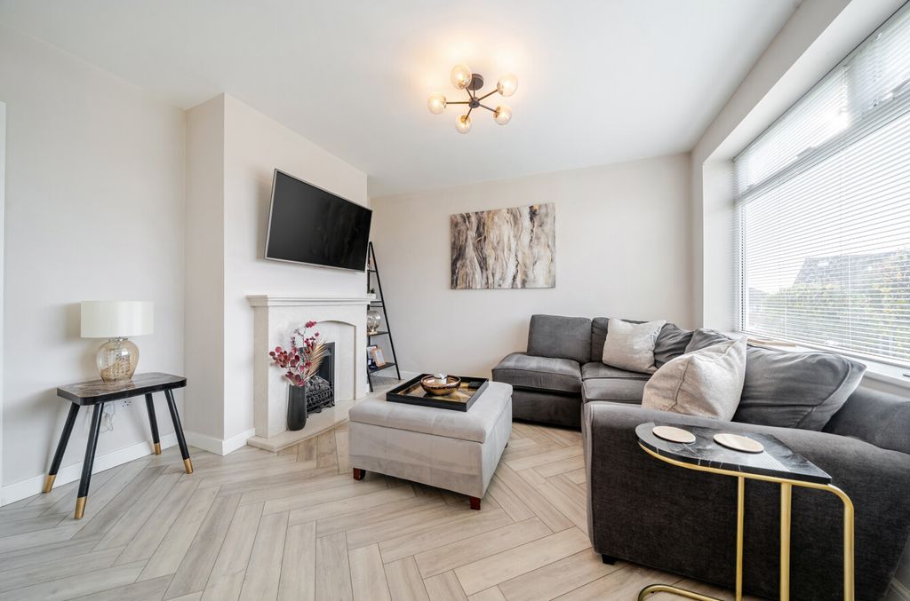 Property photo 2 of 15 1374482-11-69034c...