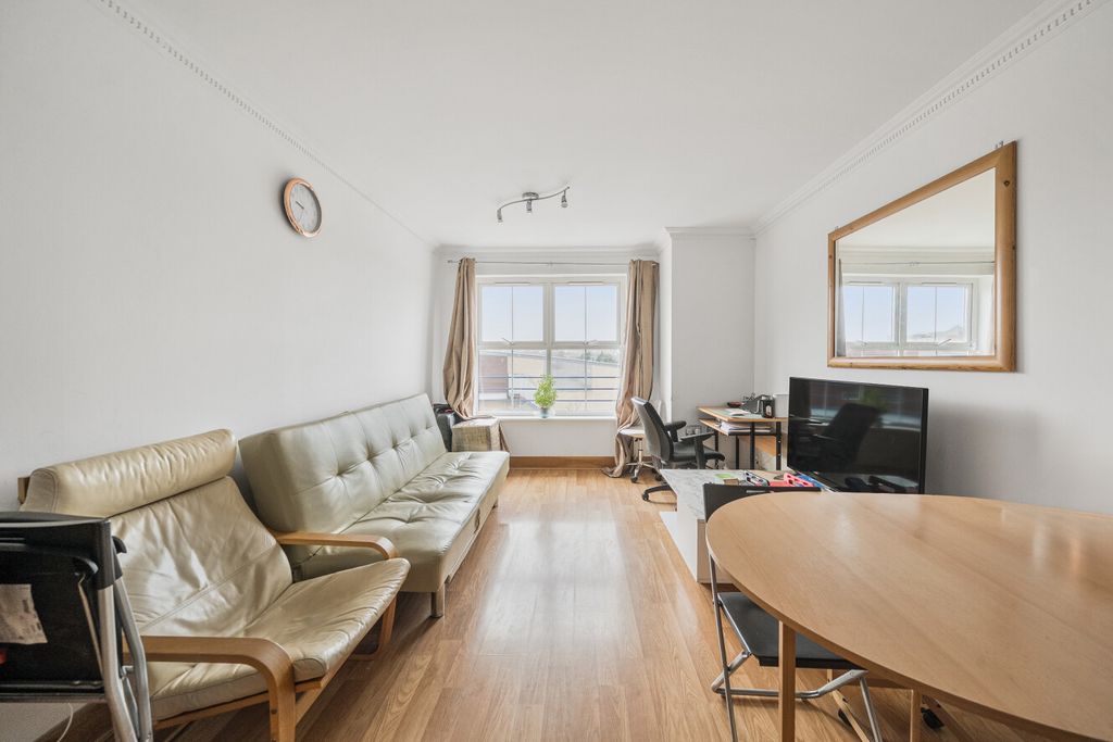 Property photo 3 of 12 1404302-14-697787...