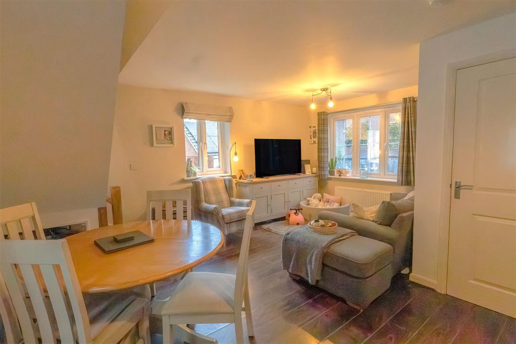 Property photo 3 of 13 Living.Jpg