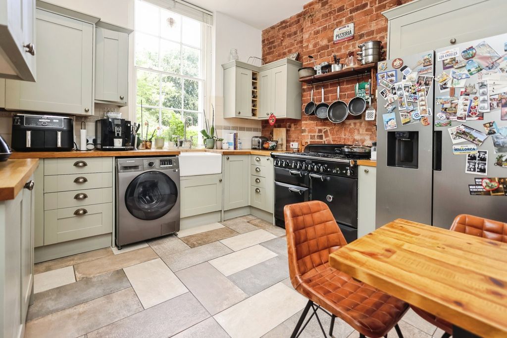 Property photo 2 of 16 Kitchen