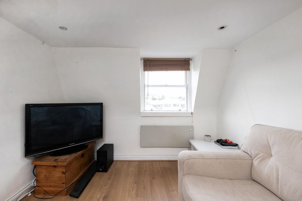 Property photo 2 of 9 Top Floor Flat, 18 New King Street, Ba1 2Bl-5.Jpg