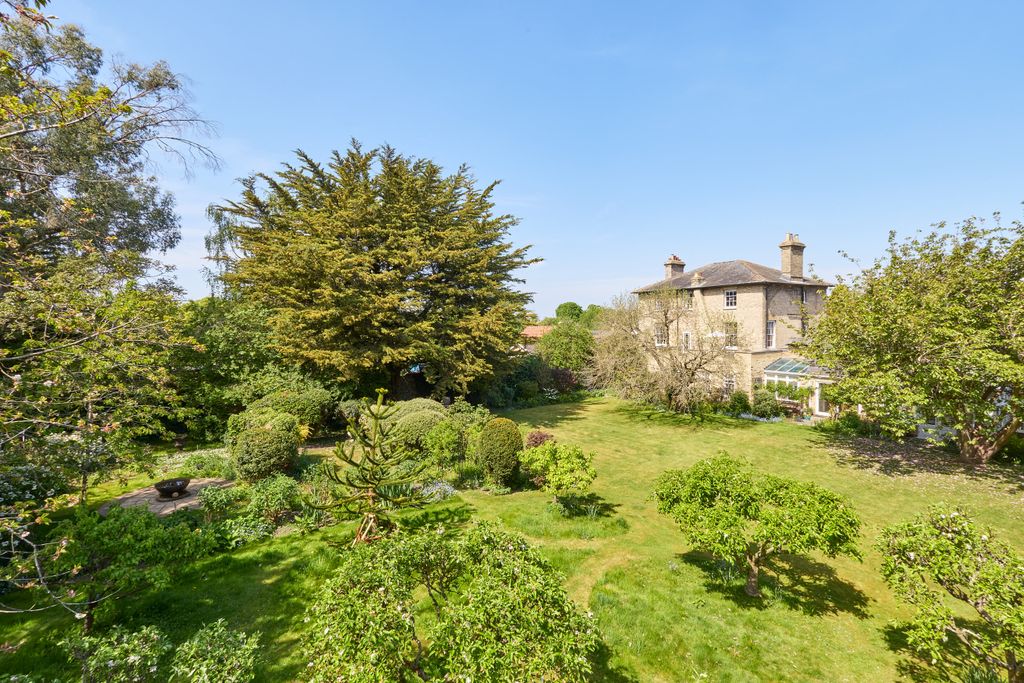 Property photo 2 of 30