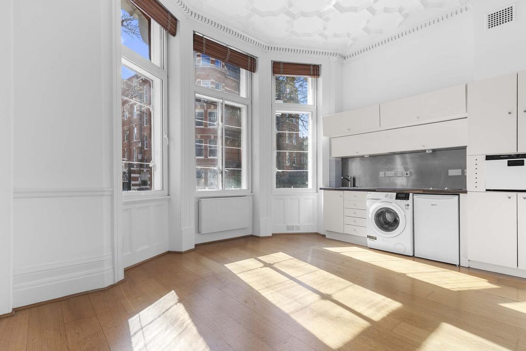 Property photo 1 of 9 Kitchen