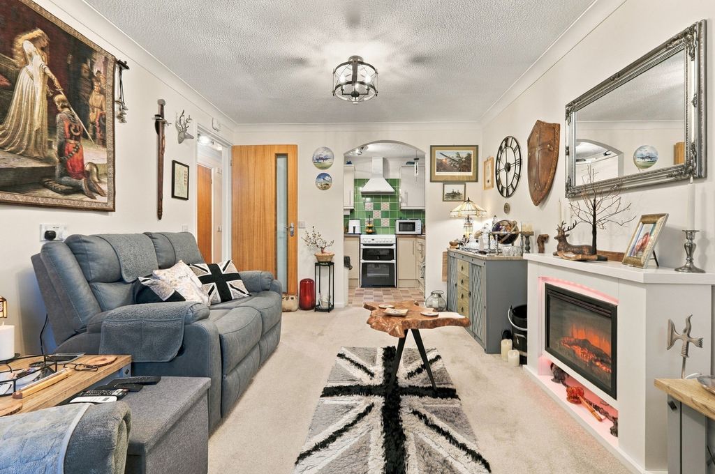 Property photo 3 of 14