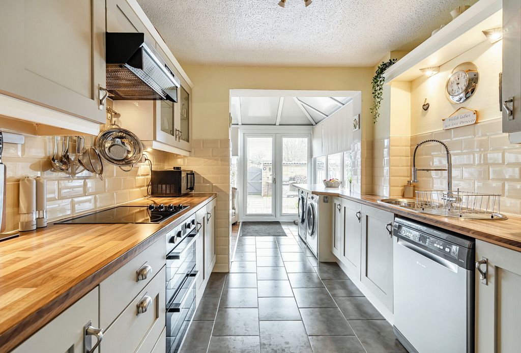 Property photo 2 of 15 1415095-22-698Dd0...