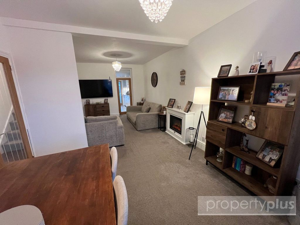 Property photo 2 of 17 Picture No. 16