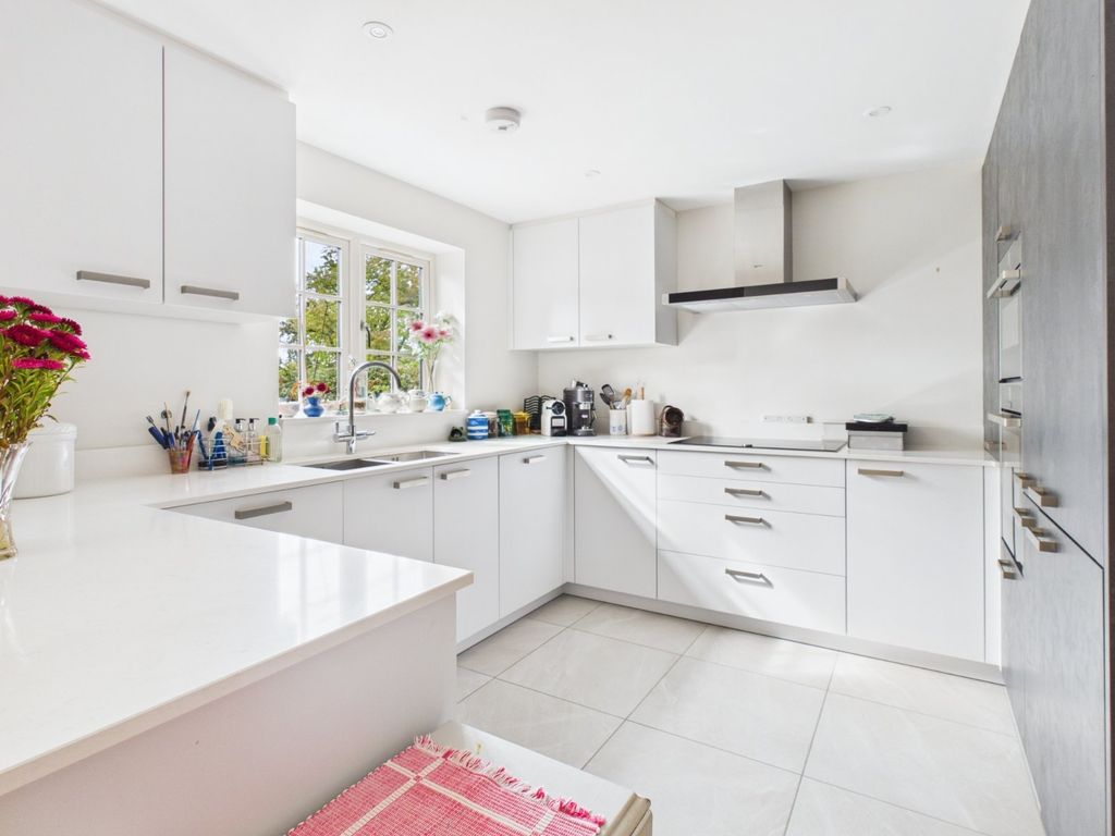 Property photo 3 of 14 Kitchen
