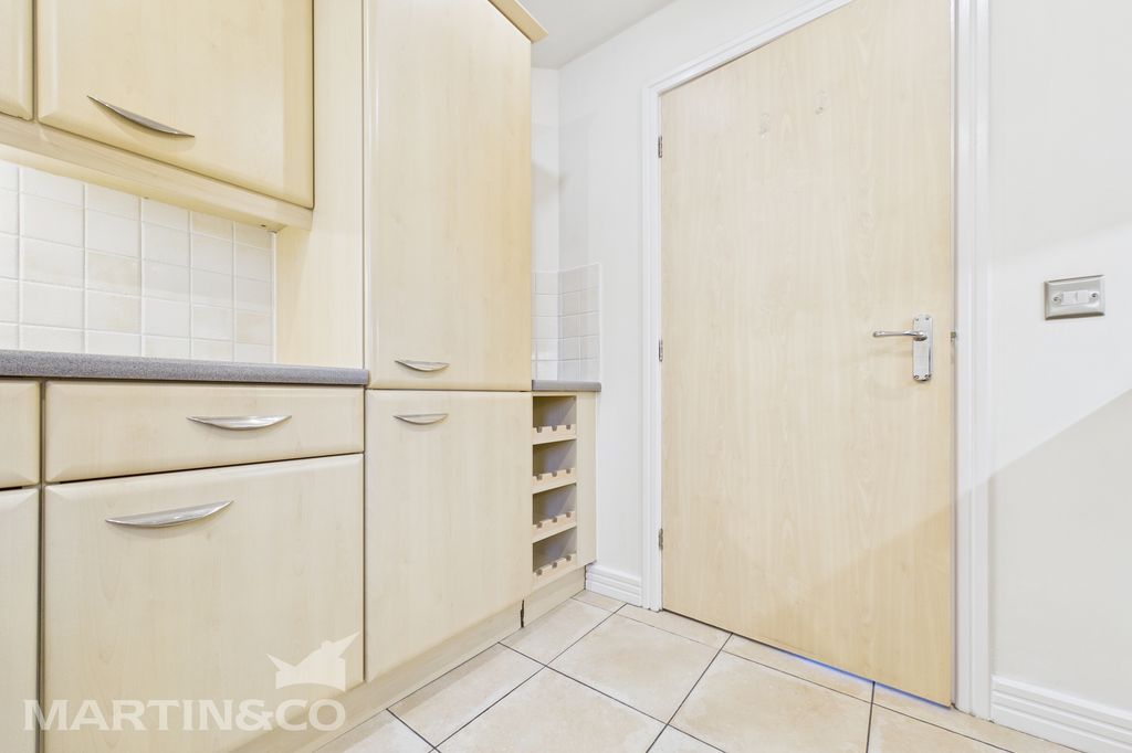 Property photo 3 of 16 Cam01953G0-Pr0139-Still005