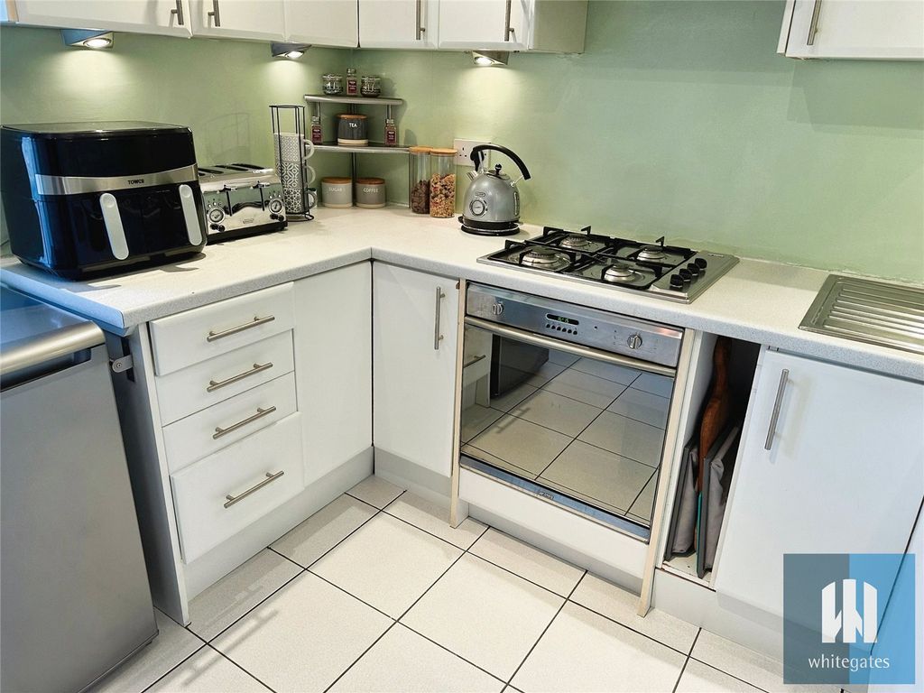 Property photo 2 of 26 Picture No. 31