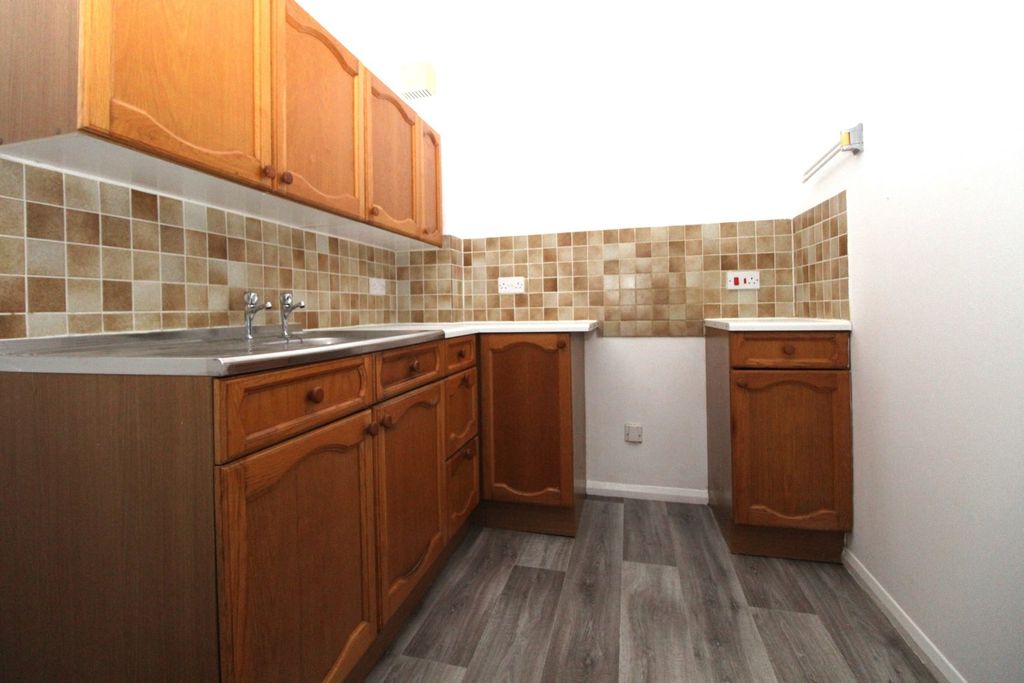 Property photo 2 of 7 Kitchen