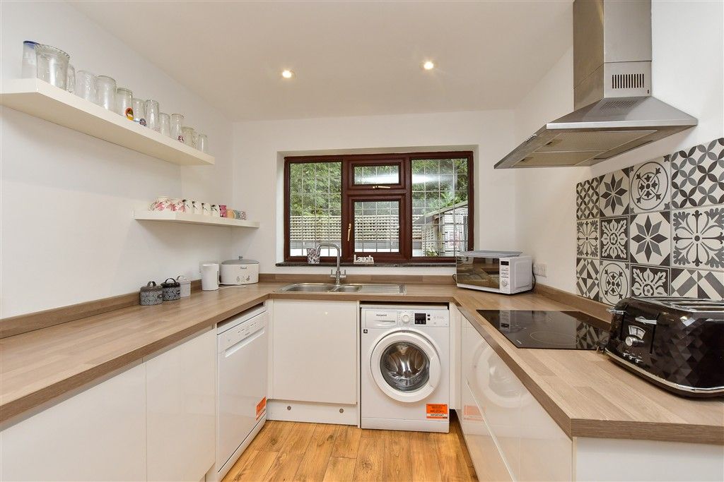 Property photo 2 of 10 Kitchen