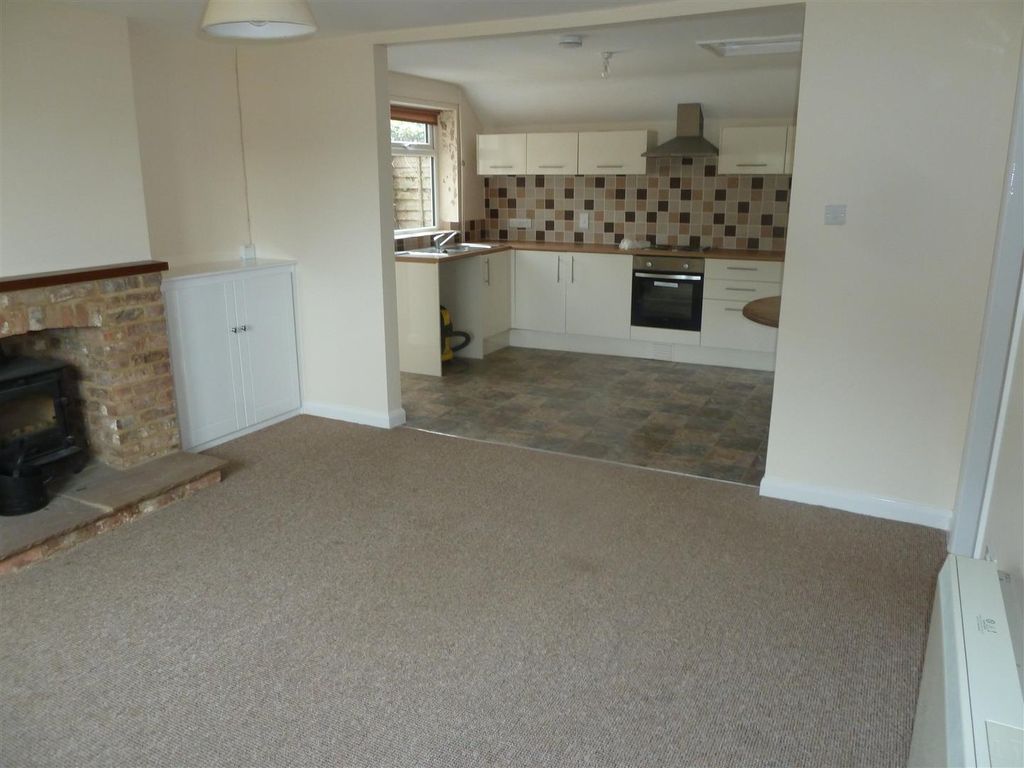 Property photo 2 of 11 Kitchen &amp; Lounge