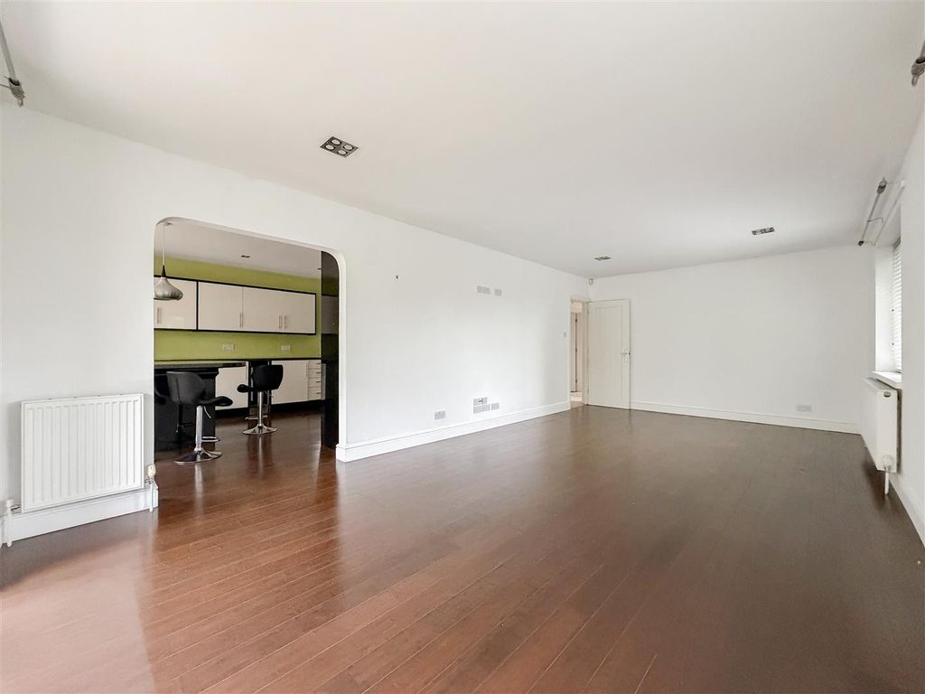 Property photo 2 of 29