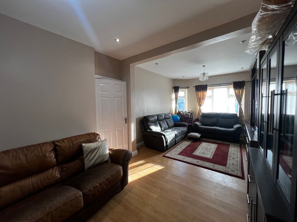 Property photo 2 of 11 Living Room