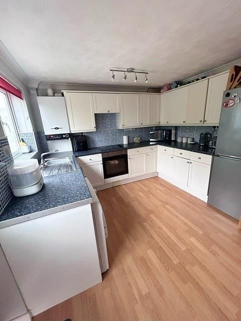 Property photo 3 of 9 Kitchen