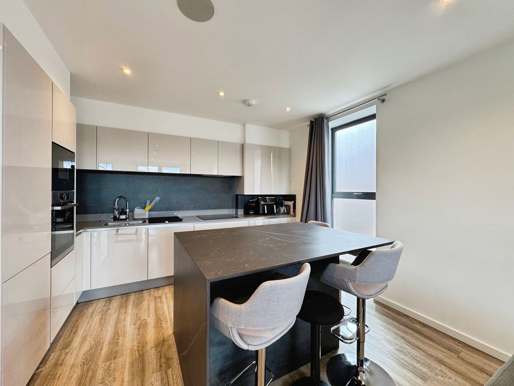 Property photo 2 of 11 Kitchen/Dining Area