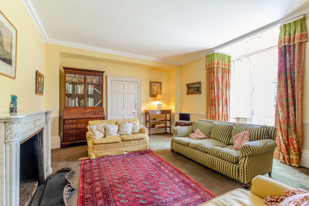 Property photo 2 of 22 Sitting Room